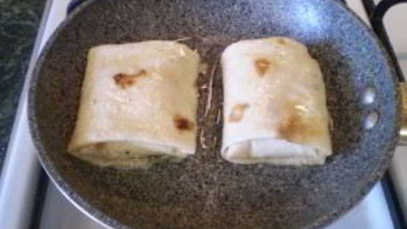 ШАГ 7. жареный лаваш с начинкой