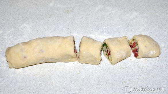 ШАГ 3. быстрые лепешки с колбасой и сыром