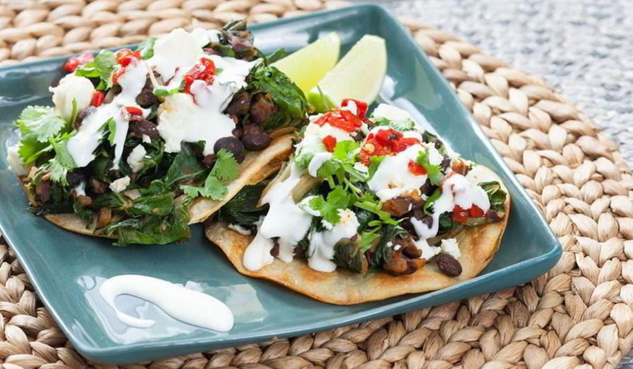 Рецепт черные бобы и мангольд жареные с лепешками