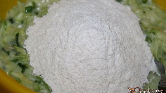 ШАГ 3. диетическая кабачковая лепешка