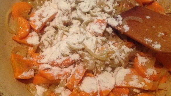 ШАГ 12. фасоль с овощами и мясом на пшеничной лепешке