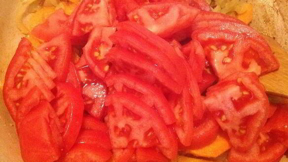 ШАГ 13. фасоль с овощами и мясом на пшеничной лепешке