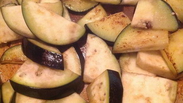 ШАГ 8. фасоль с овощами и мясом на пшеничной лепешке