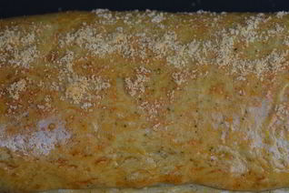 Фокачча фаршированная сладким перцем, розмарином и сыром