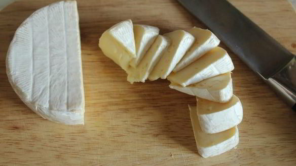 ШАГ 5. фокачча с черешней и сыром бри