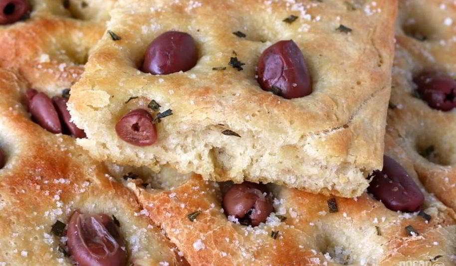 Рецепт фокачча с маслинами и розмарином