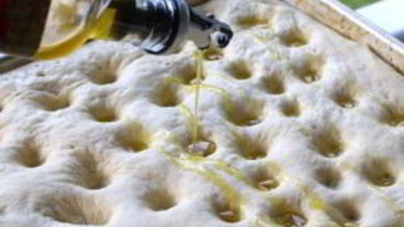 ШАГ 11. фокачча с маслинами и розмарином