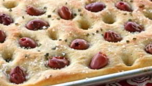 ШАГ 13. фокачча с маслинами и розмарином