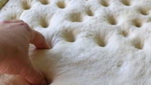 ШАГ 10. фокачча с маслинами и розмарином