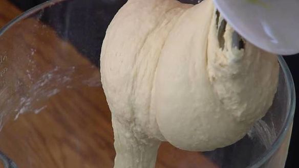 ШАГ 3. фокачча с помидорами черри и соусом песто