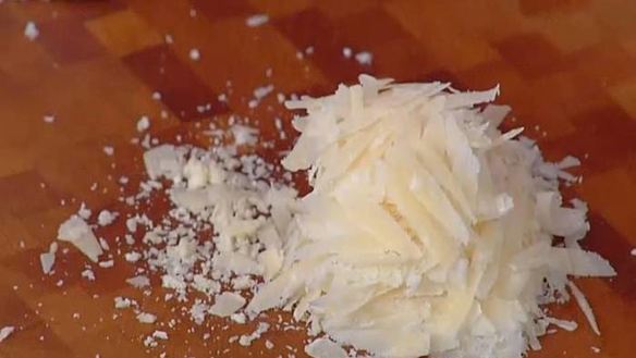 ШАГ 8. фокачча с помидорами черри и соусом песто