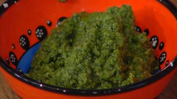 ШАГ 10. фокачча с помидорами черри и соусом песто