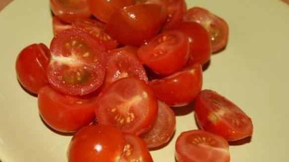 ШАГ 2. фокачча с помидорами черри и цедрой апельсина в мультиварке