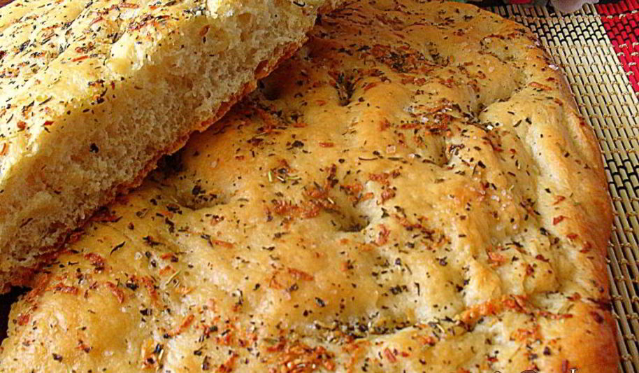 Рецепт фокачча с розмарином и чесноком