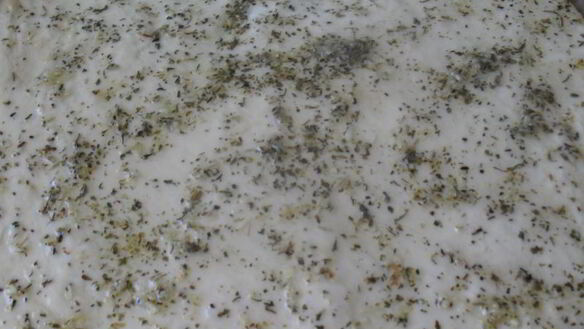 ШАГ 4. фокачча с розмарином и чесноком