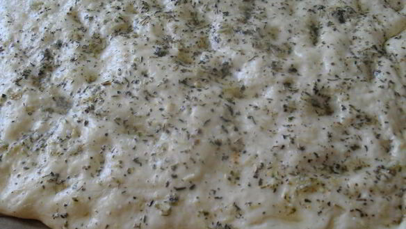 ШАГ 6. фокачча с розмарином и чесноком