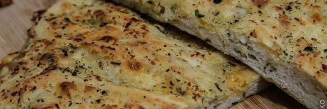 Фокачча с сыром и ветчиной из индейки