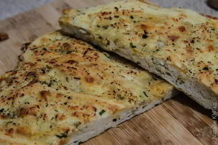 Фокачча с сыром и ветчиной из индейки
