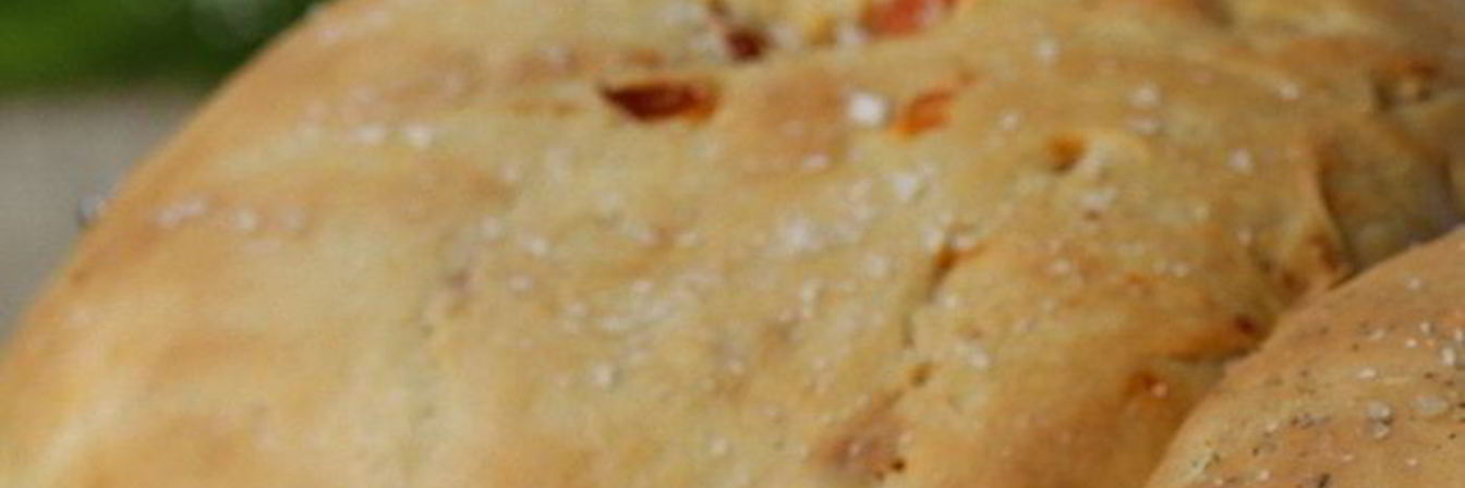 Фокачча с вялеными помидорами