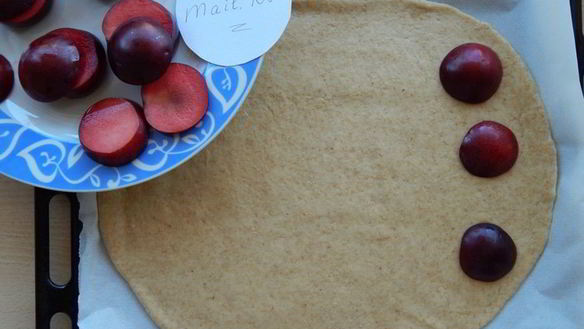 ШАГ 5. фокачча со сливами