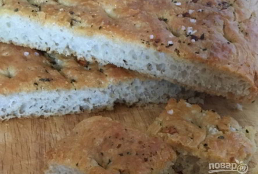 Фокачча тонкая с чесноком