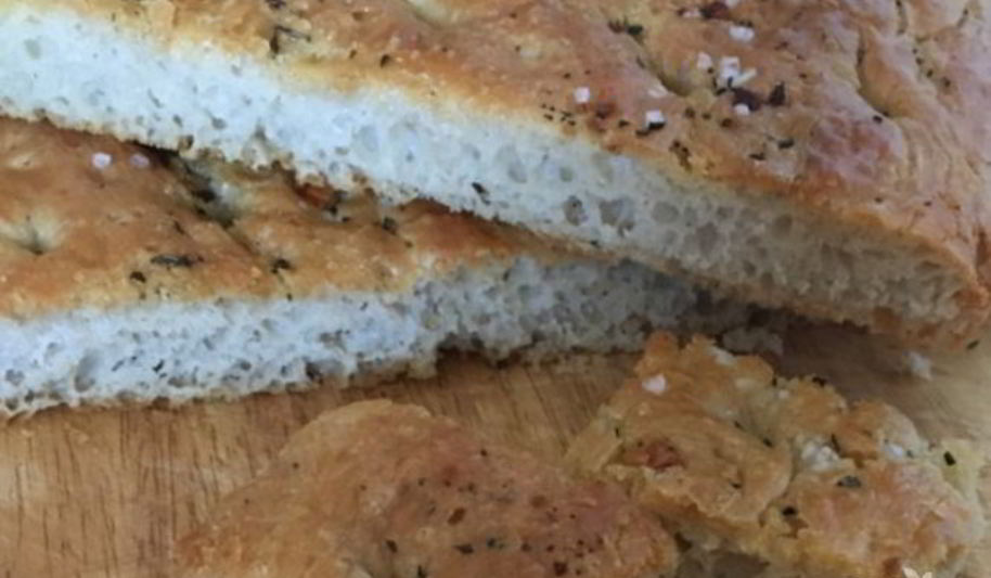 Рецепт фокачча тонкая с чесноком