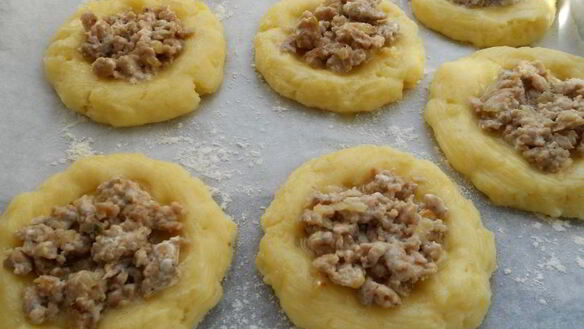 ШАГ 4. картофельные лепешки с куриным фаршем и сыром