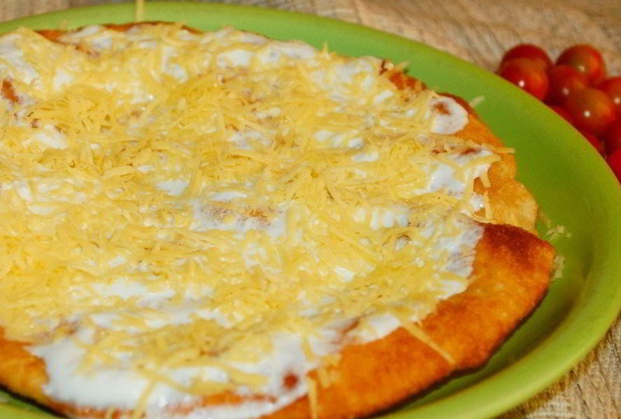 Лангош — венгерская лепешка