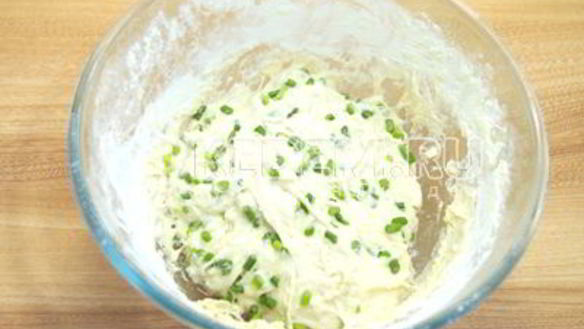 ШАГ 8. лепешка с чесночными стрелками сандра