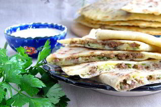 Лепешки Гезлеме с мясом и картошкой
