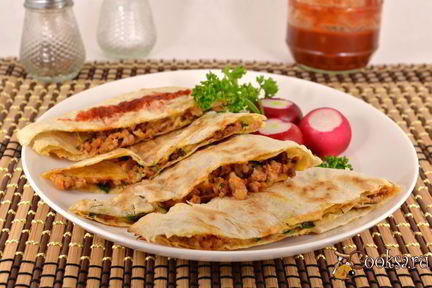 Лепешки из лаваша с мясом и сыром