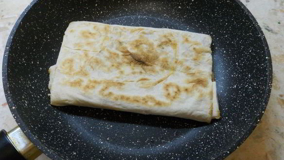 ШАГ 6. лепешки из лаваша с мясом и сыром