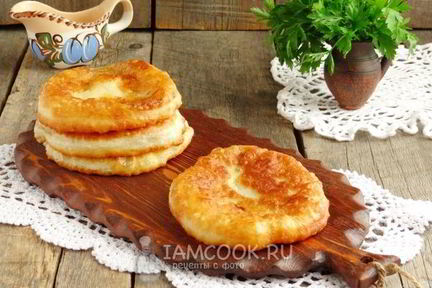Лепешки с луком на сковороде