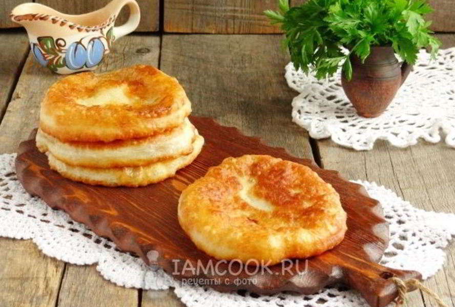 Лепешки с луком на сковороде