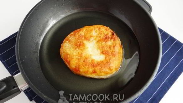ШАГ 18. лепешки с луком на сковороде