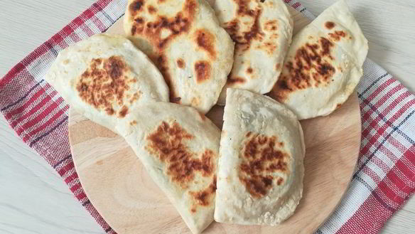 ШАГ 5. лепешки с начинкой из сыра и шпината