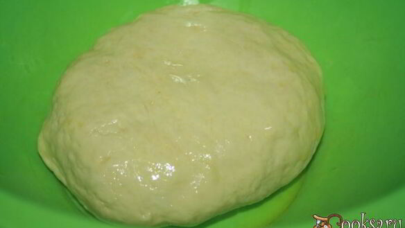 ШАГ 3. лепешки с помидорами колбасой сальчичон и сметанно-сырной намазкой