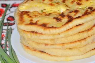 Лепешки с зеленым луком и моцареллой