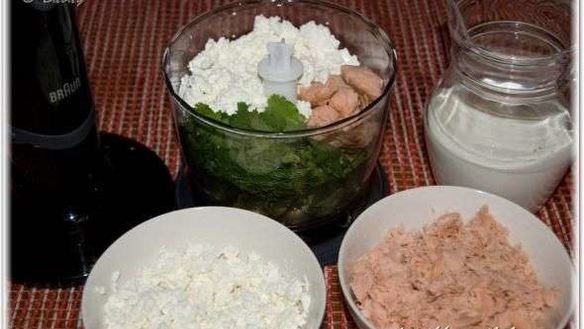 ШАГ 18. пита с салатом из рукколы и горбуши