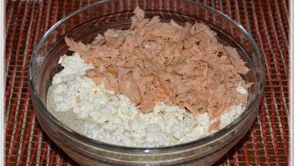 ШАГ 22. пита с салатом из рукколы и горбуши