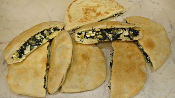 ШАГ 5. пита с сыром и шпинатом