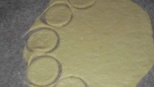 ШАГ 4. сметанные лепешки в духовке