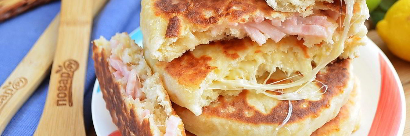 Сырные лепешки с разными начинками