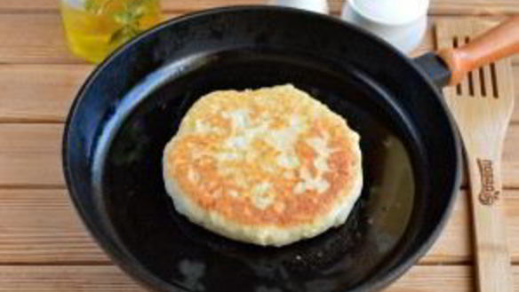 ШАГ 7. сырные лепешки с разными начинками