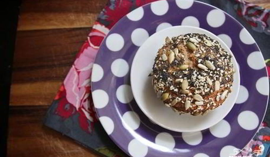 Рецепт банановые маффины с финиками и семечками