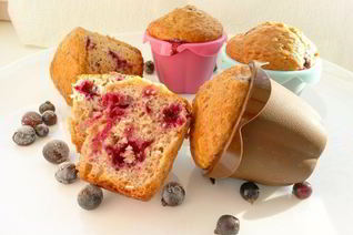 Йогуртовые маффины с черной смородиной