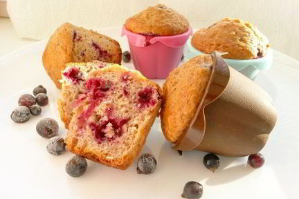 Йогуртовые маффины с черной смородиной