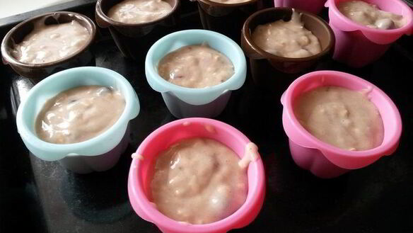 ШАГ 4. йогуртовые маффины с черной смородиной