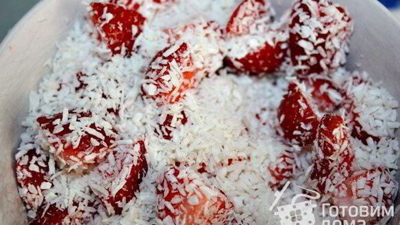 ШАГ 2. клубнично-кокосовые маффины