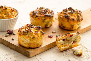 Маффины из киноа и кураги с сушеной клюквой